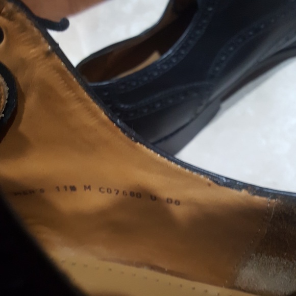 SOLD!! COLE HAAN Black Wingtip Lace Ups - Size 11 1/2 - Picture 5 of 6